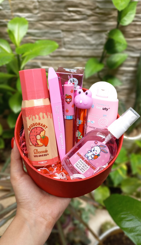 خرید پک کادویی لوازم آرایشی و مراقبت پوستی صورتی