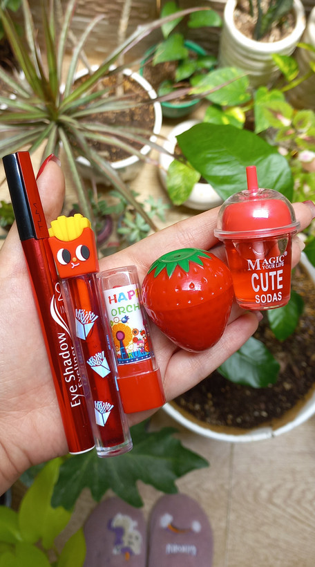 خرید و قیمت پک لوازم آرایشی قرمز