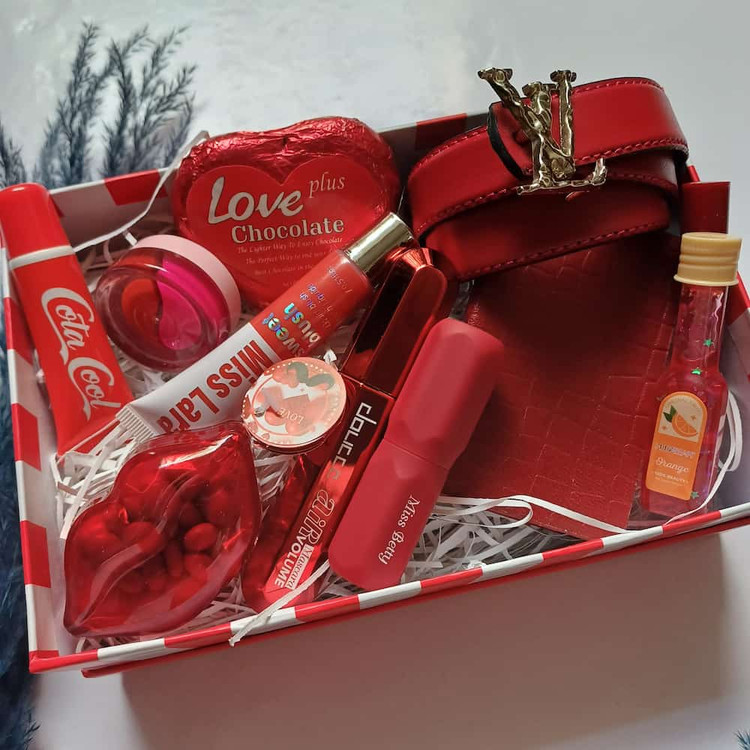 خرید پک هدیه ولنتاین آرایشی قرمز