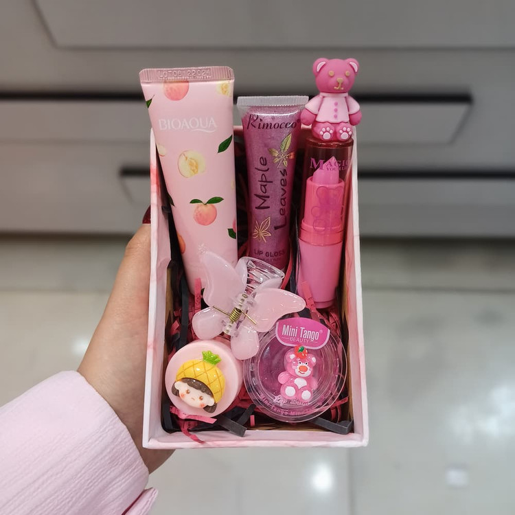 قیمت و خرید آنلاین پک هدیه آرایشی مناسب روز دختر