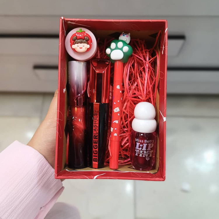 قیمت و خرید آنلاین پک هدیه قرمز