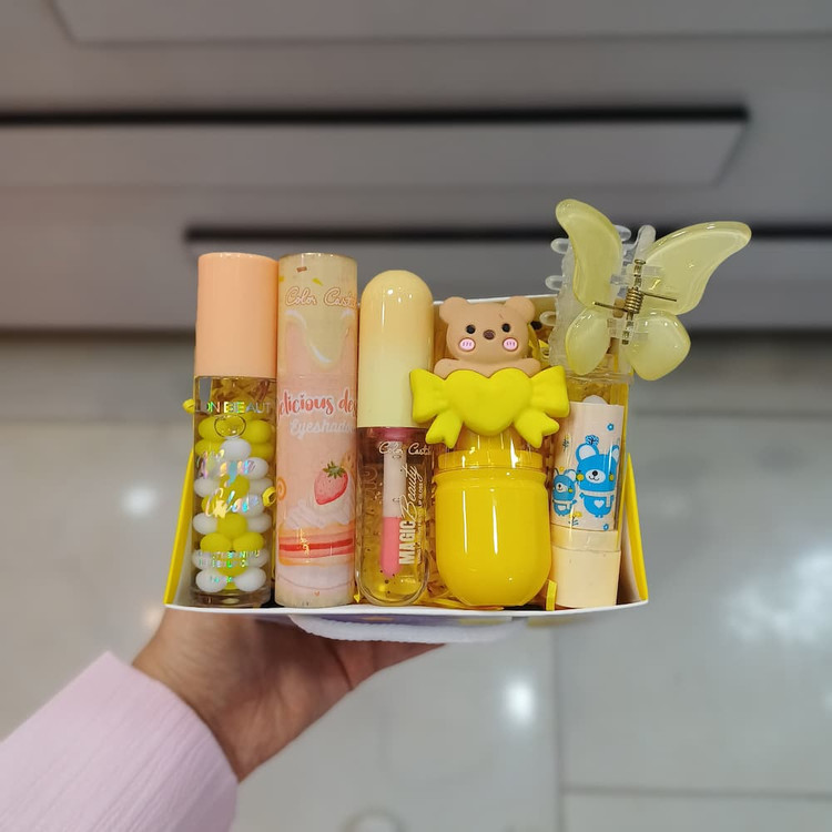 قیمت و خرید آنلاین پک هدیه اقتصادی روز دختر رنگ زرد