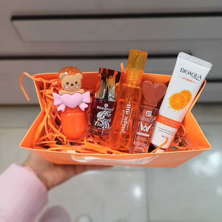 قیمت و خرید آنلاین پک هدیه نارنجی اقتصادی برای هدیه روز دختر