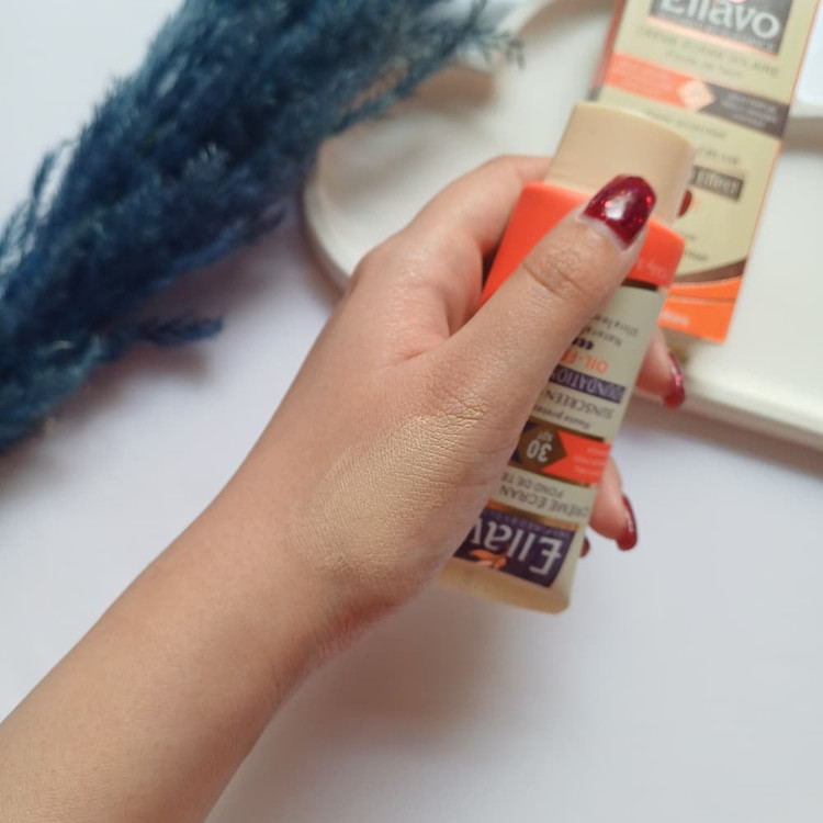 قیمت ضد آفتاب رنگی الارو با SPF30 برای پوست نرمال تا خشک با جذب سریع و جلوه مات