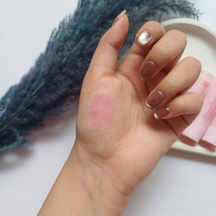 خرید آنلاین نرمکننده و آبرسان لب فانتزی