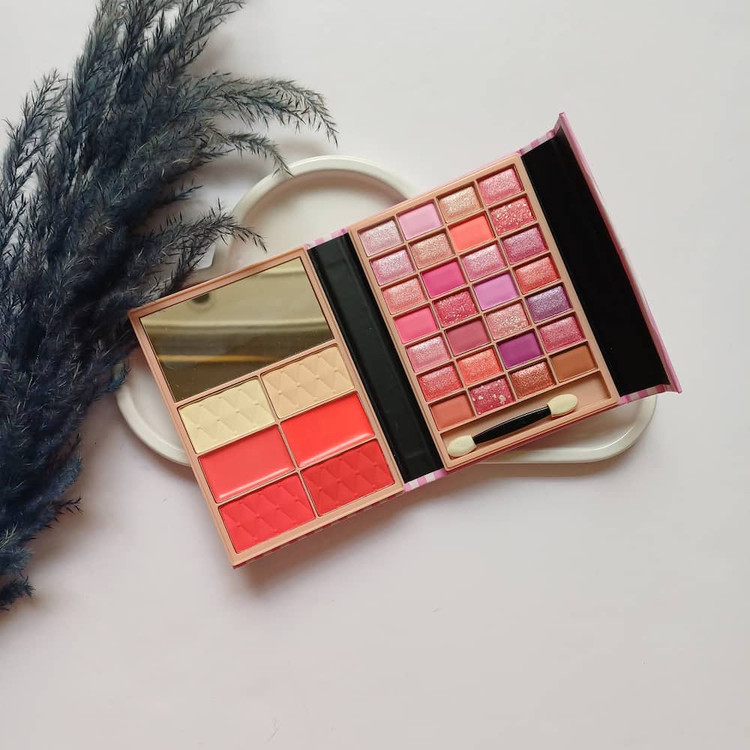 خرید آنلاین کیف آرایشی چندکاره با پنکک و رژگونه