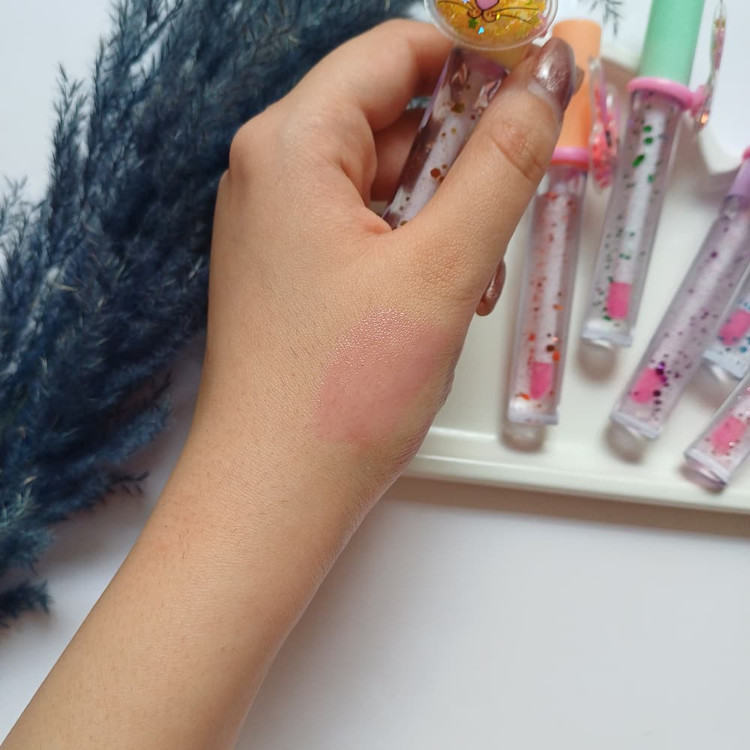 خرید برق لب دخترانه با طراحی بامزه