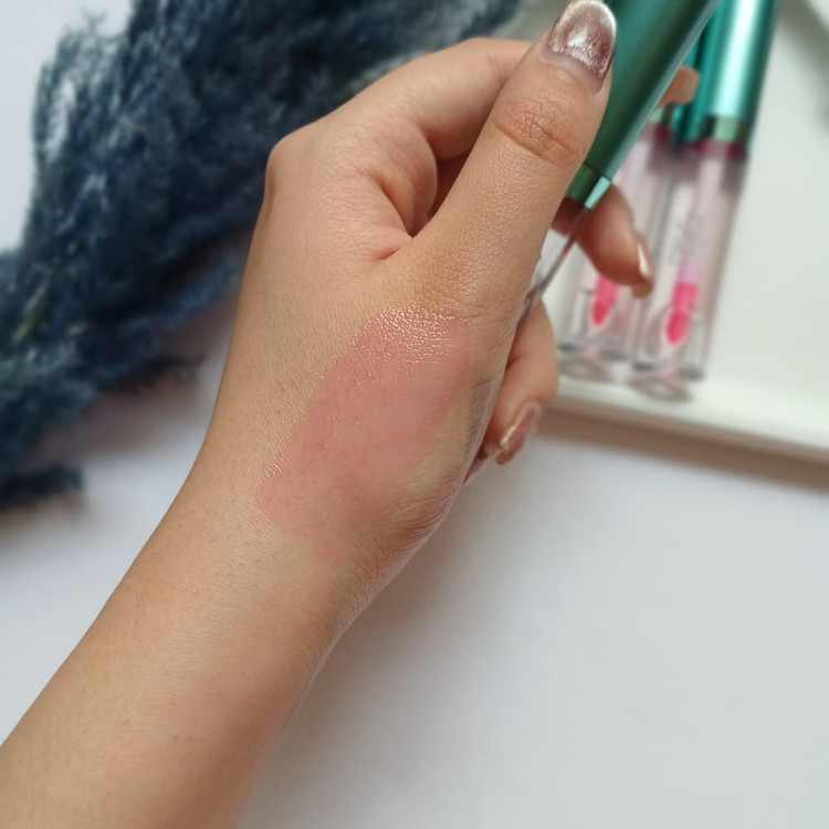 خرید و عکس عکس برق لب چانلانیا مجیک بنفش که به رنگ صورتی تغییر میکند