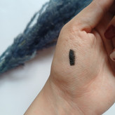 قیمت محصول آرایشی مداد چشم با طراحی روان و کاربرد آسان