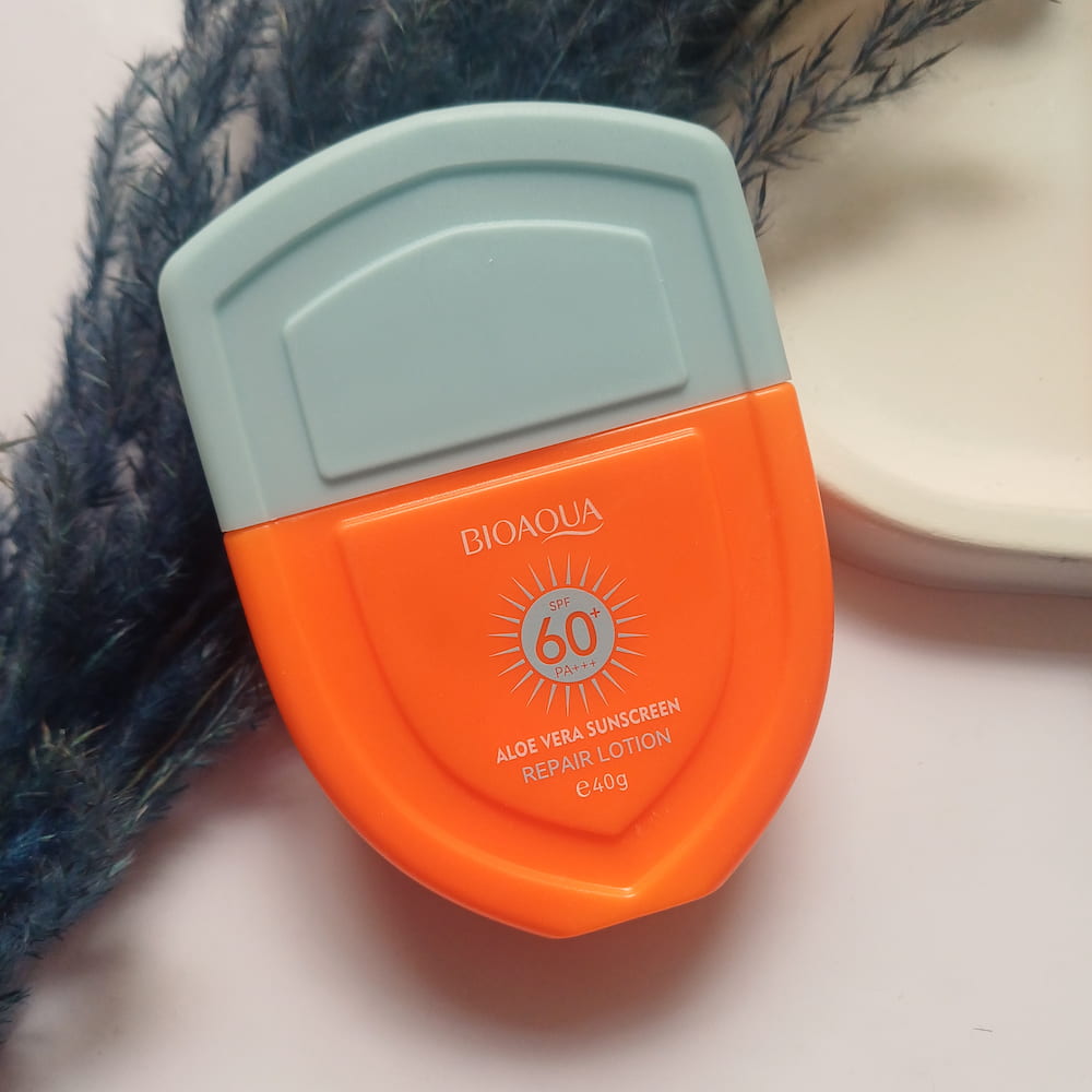 خرید کرم ضد آفتاب بی‌ رنگ Bioaqua Aloe Vera